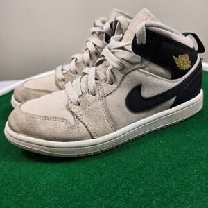 Nike Air Jordan 1 Mid Shoes Kids 3Y Light Bone Metallic Gold 640734-023 
Suede